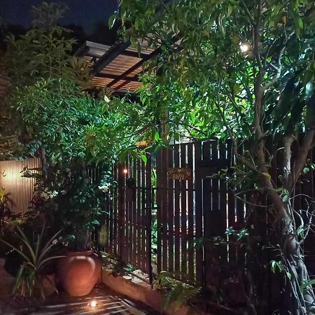 Chez Pom Hotell Chiang Mai Exteriör bild