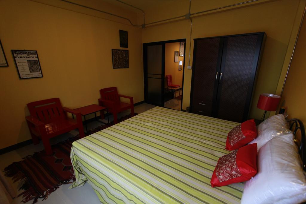 Chez Pom Hotell Chiang Mai Exteriör bild